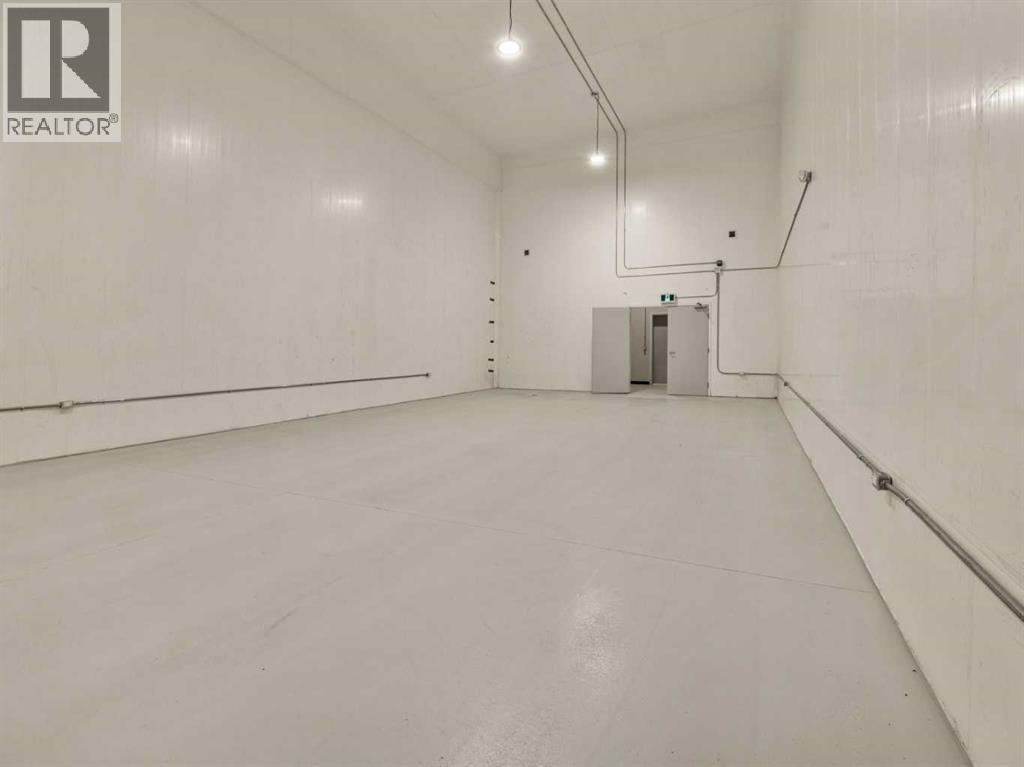 6110 69 Avenue — photo 38
