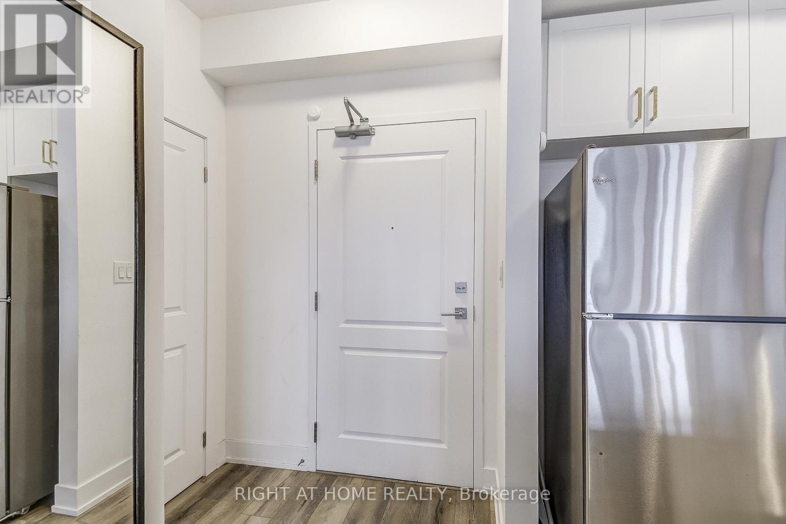 #604 470 DUNDAS STREET E - 13