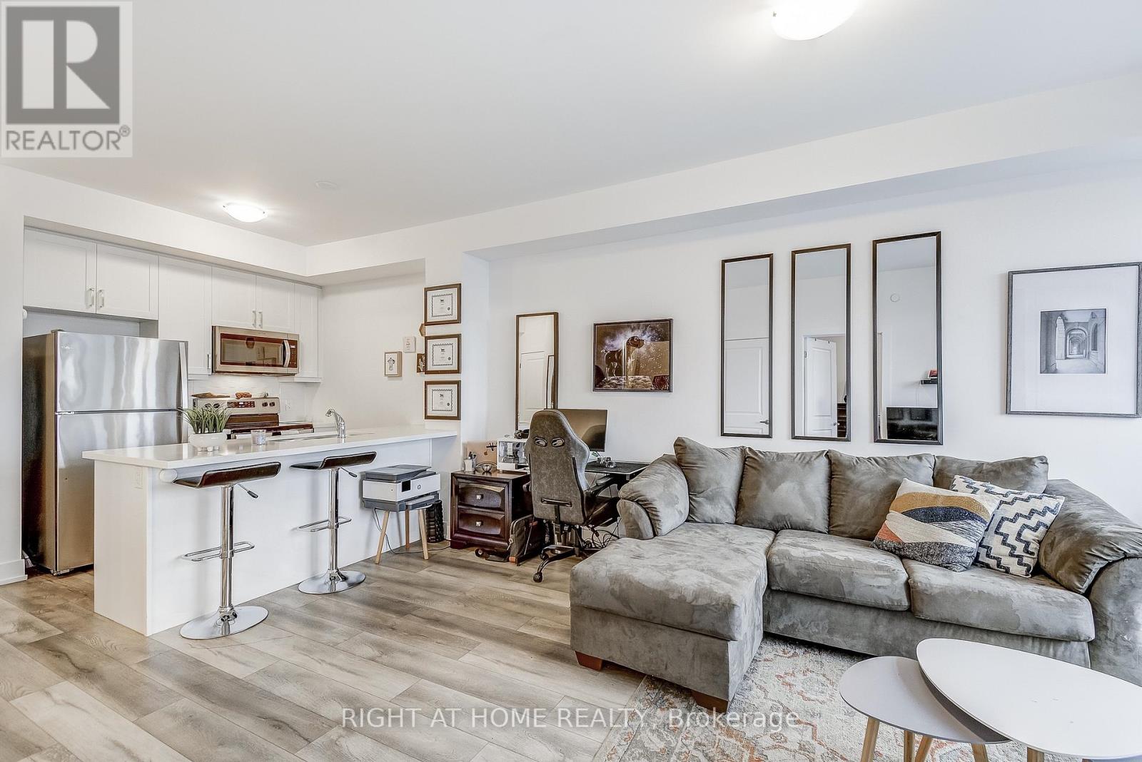 #604 470 DUNDAS STREET E - 21