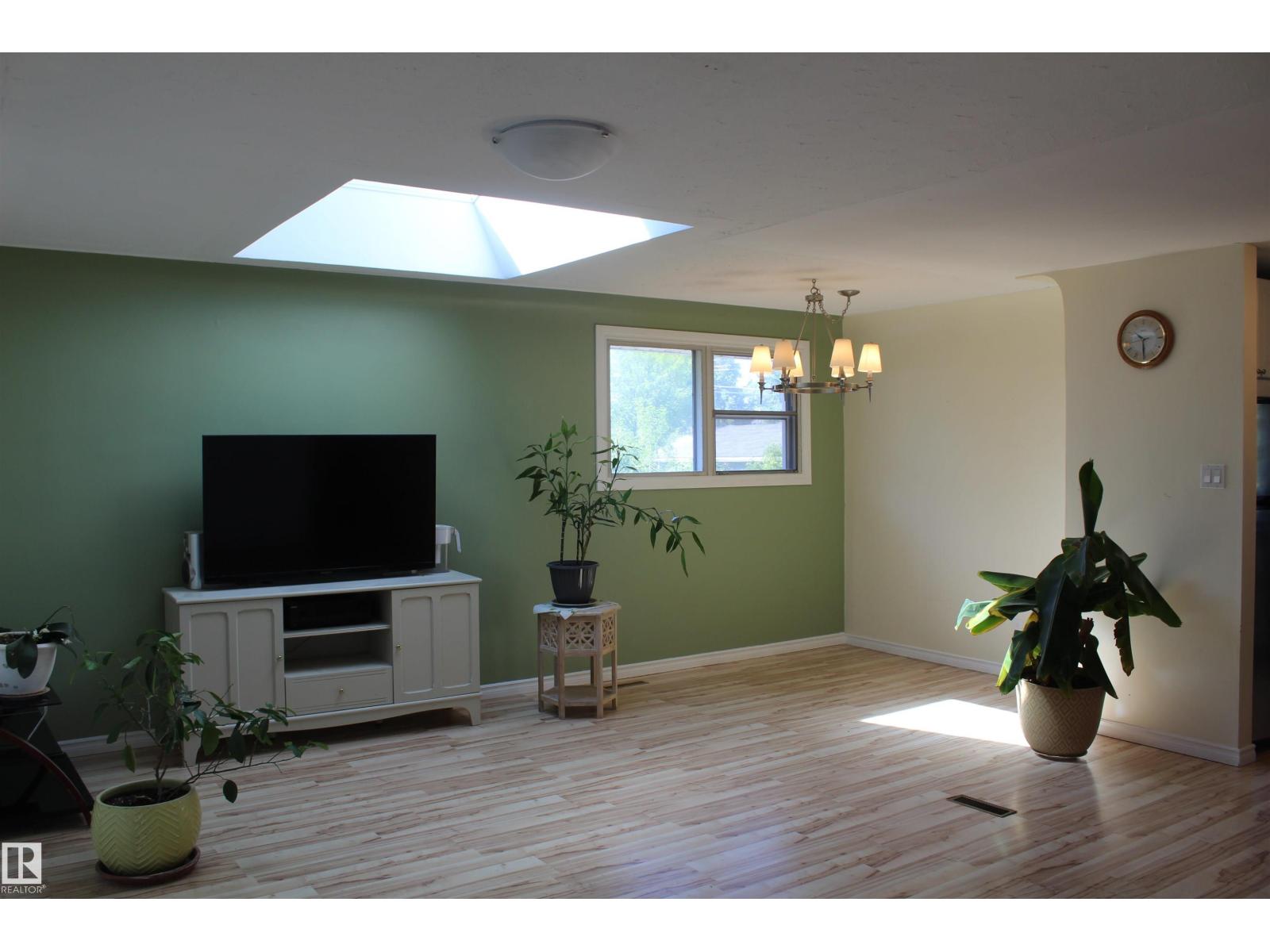 12432 134 ST NW - 5