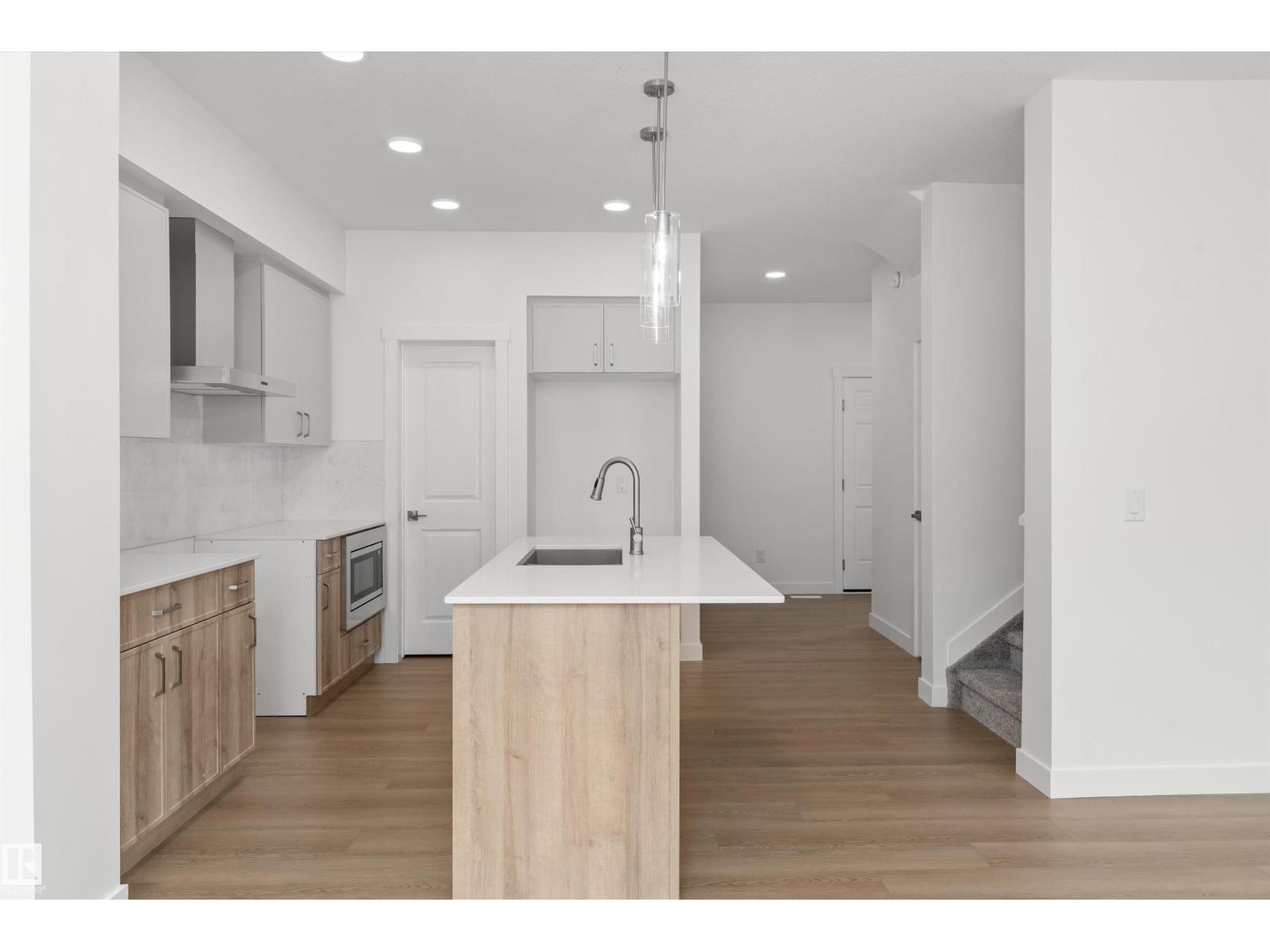 934 18 AV NW — photo 8