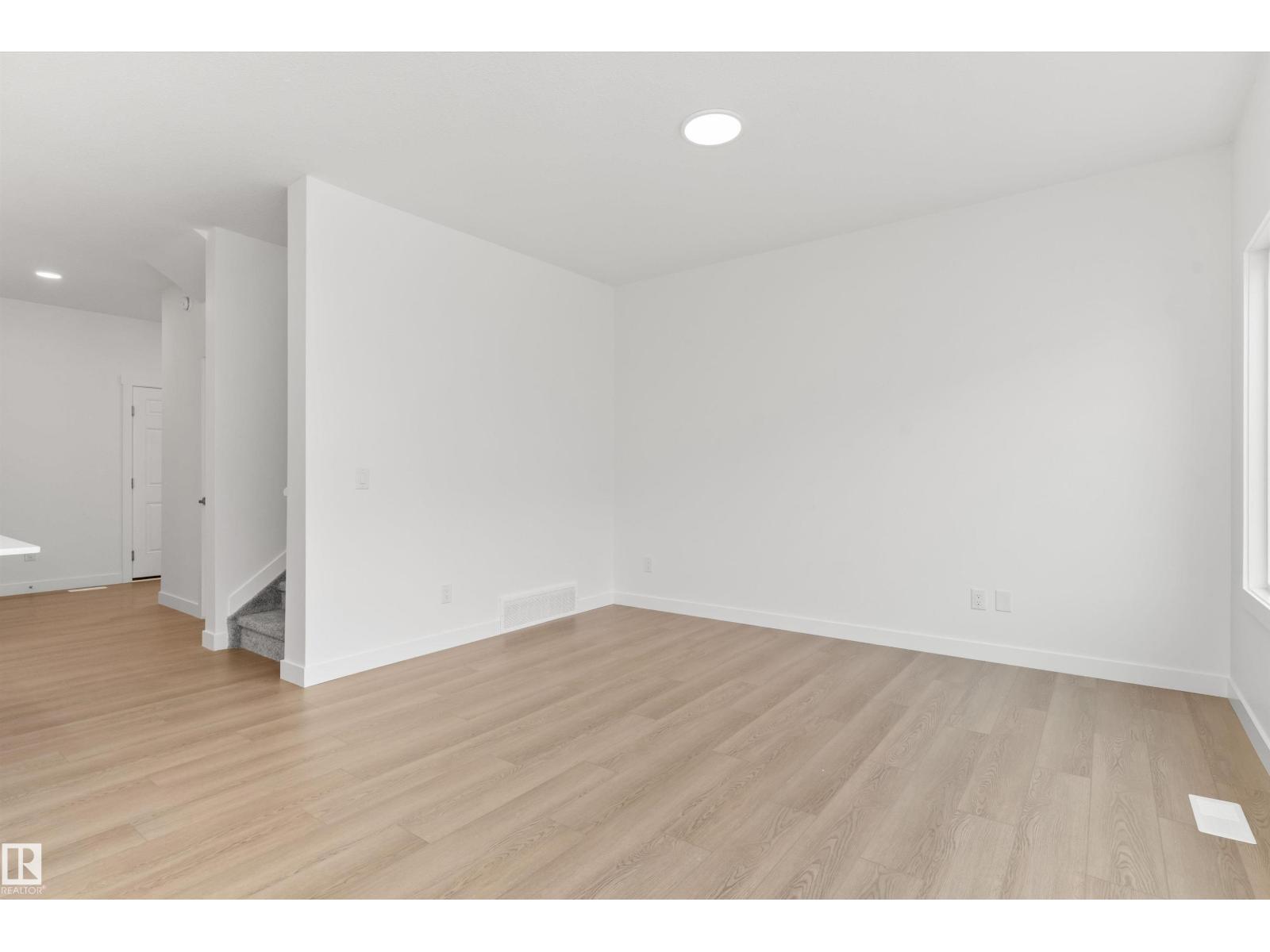 934 18 AV NW — photo 17