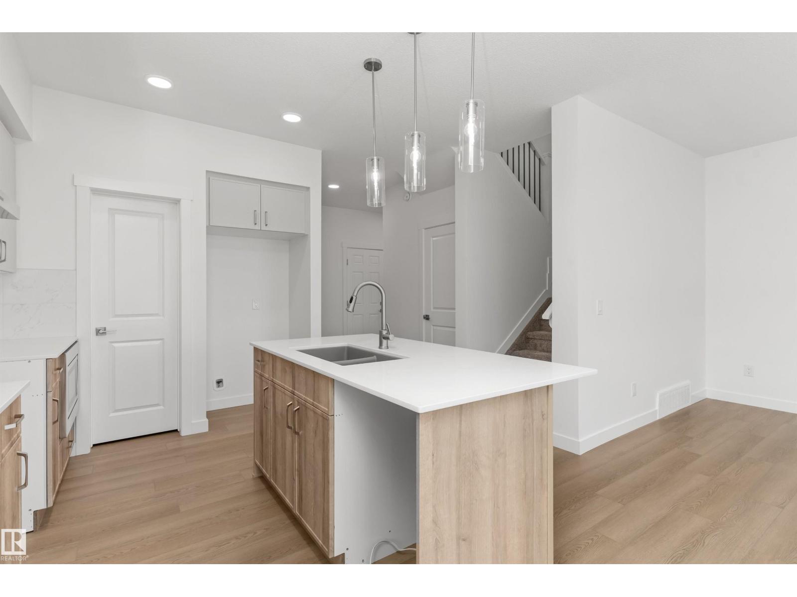 934 18 AV NW — photo 9