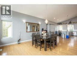 Kitchen - 6720 Langley Court, Kelowna, BC V1P1A4 Photo 16