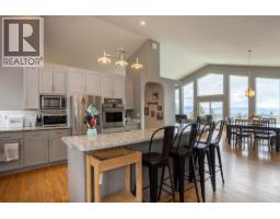 Kitchen - 6720 Langley Court, Kelowna, BC V1P1A4 Photo 7