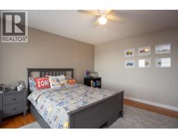 Kitchen - 6720 Langley Court, Kelowna, BC V1P1A4 Photo 32