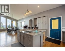 Kitchen - 6720 Langley Court, Kelowna, BC V1P1A4 Photo 15