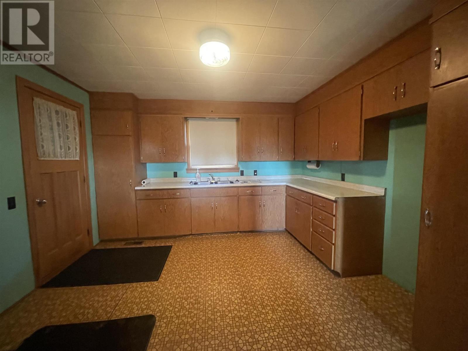 2280 Huron Line - 16
