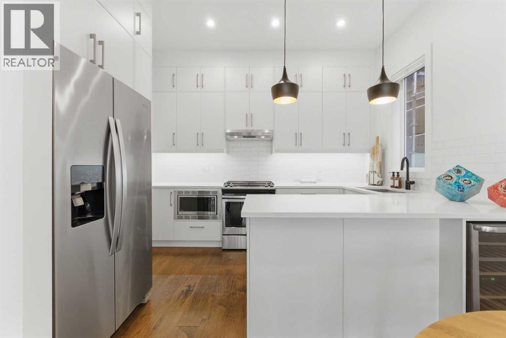 Kitchen with Cabinets to the Ceiling