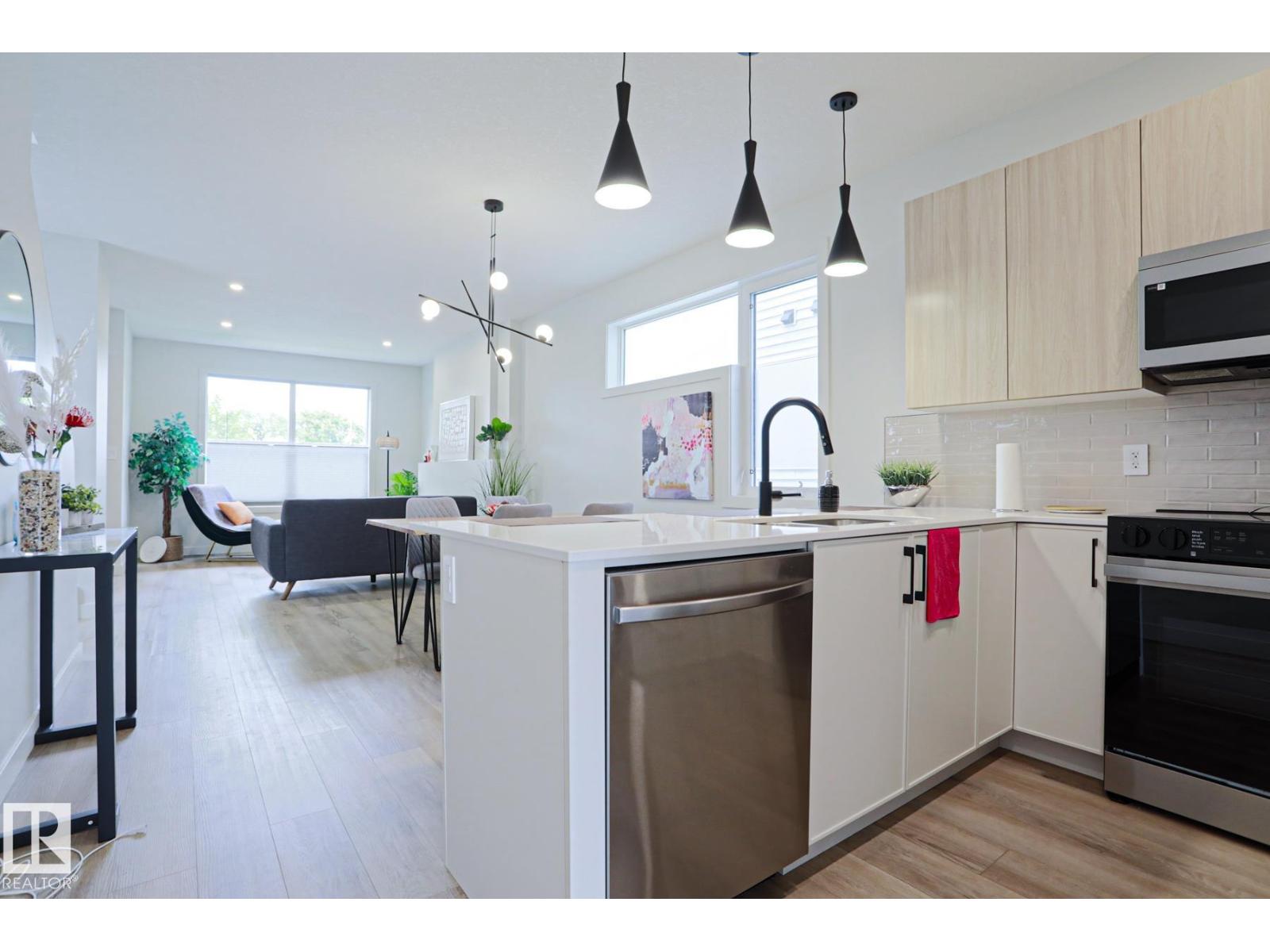 12842 121 ST NW - 10
