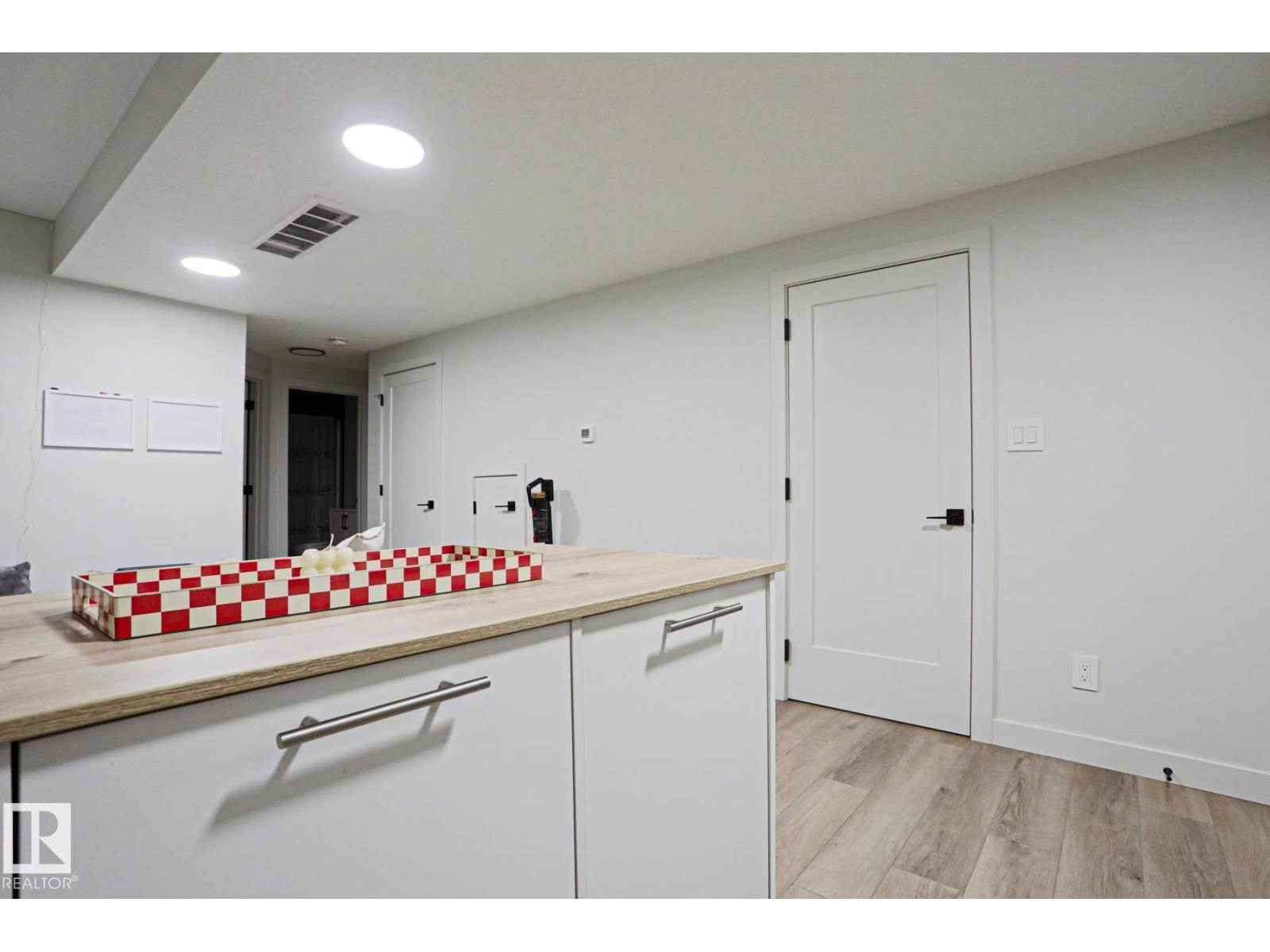 12842 121 ST NW - 35