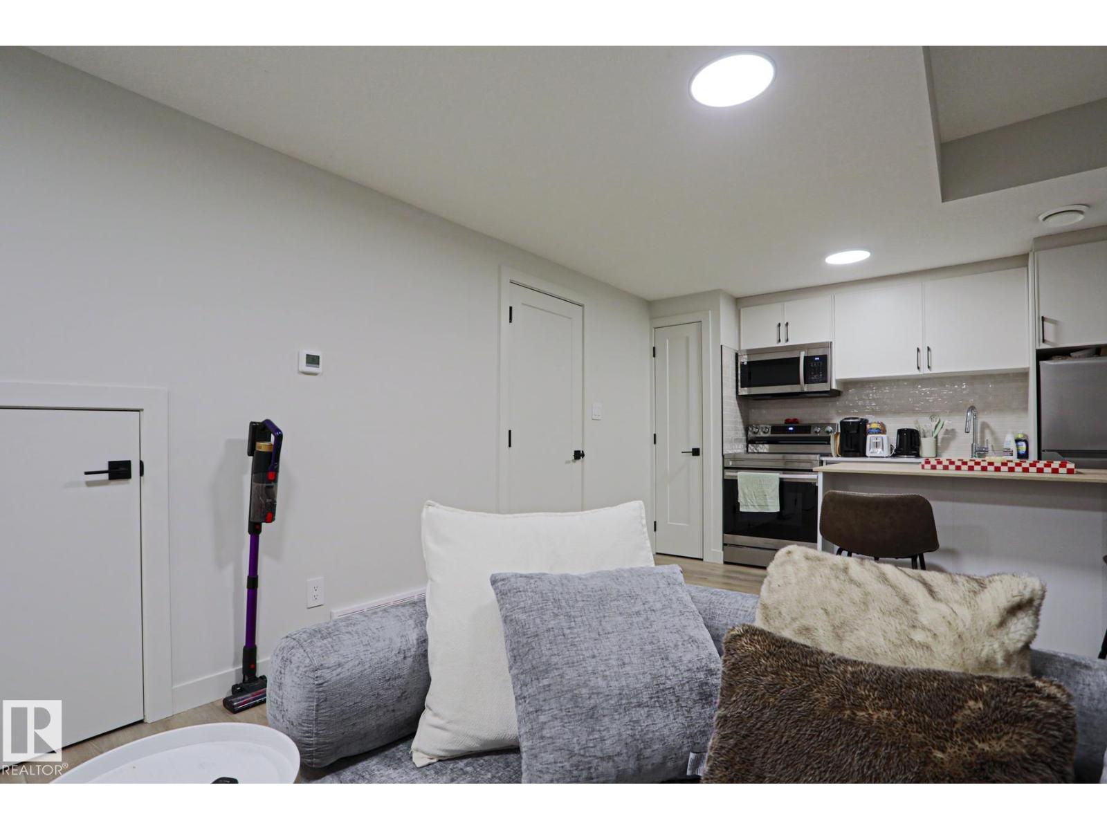 12842 121 ST NW - 37