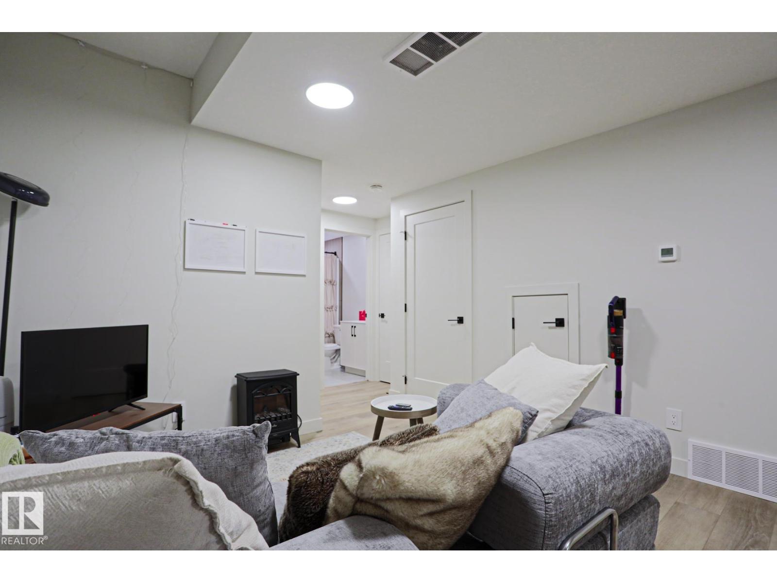 12842 121 ST NW - 39