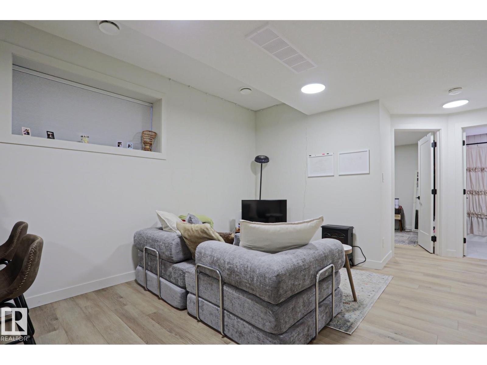 12842 121 ST NW - 40