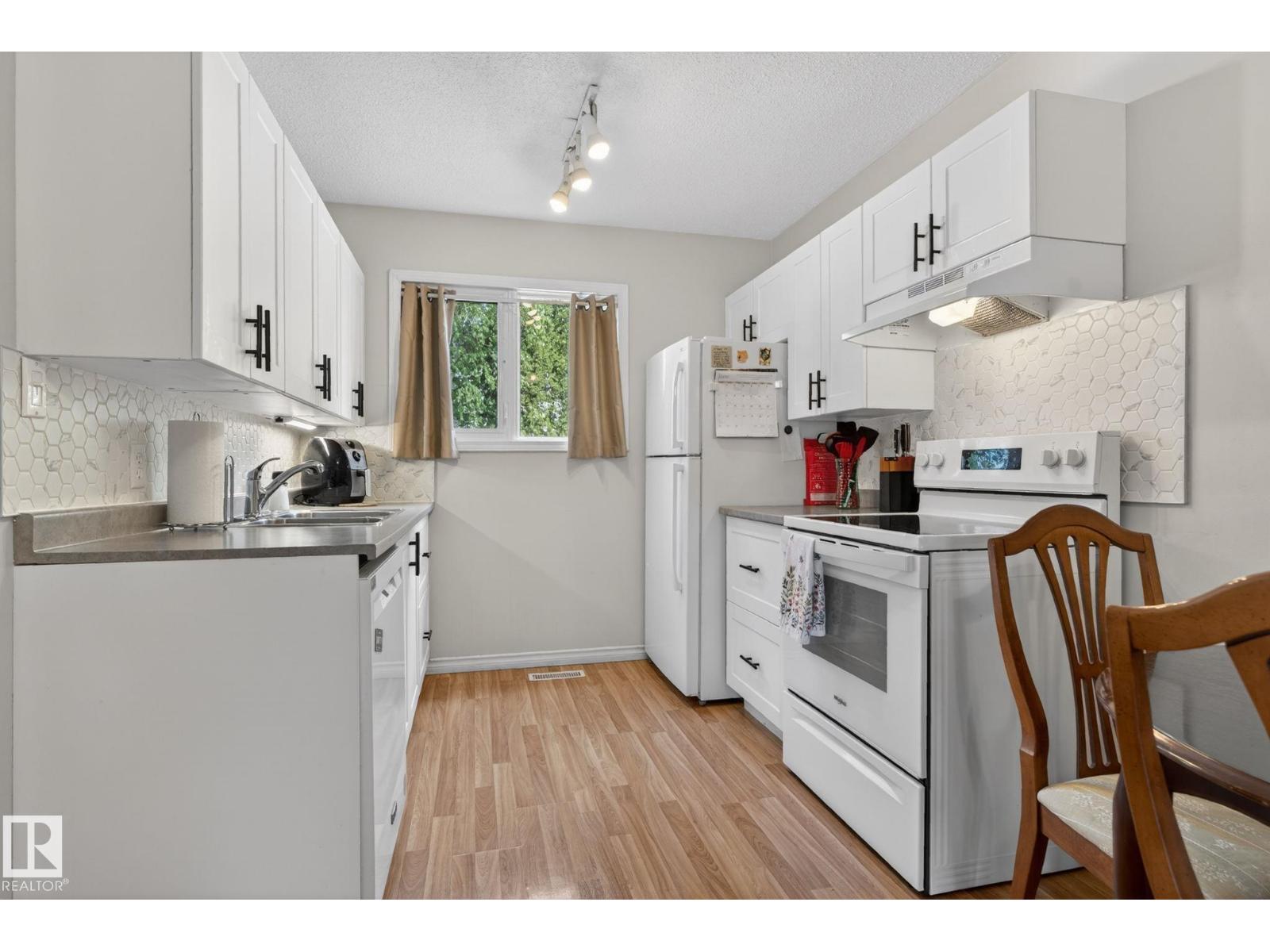 11339 22 AV NW — photo 10