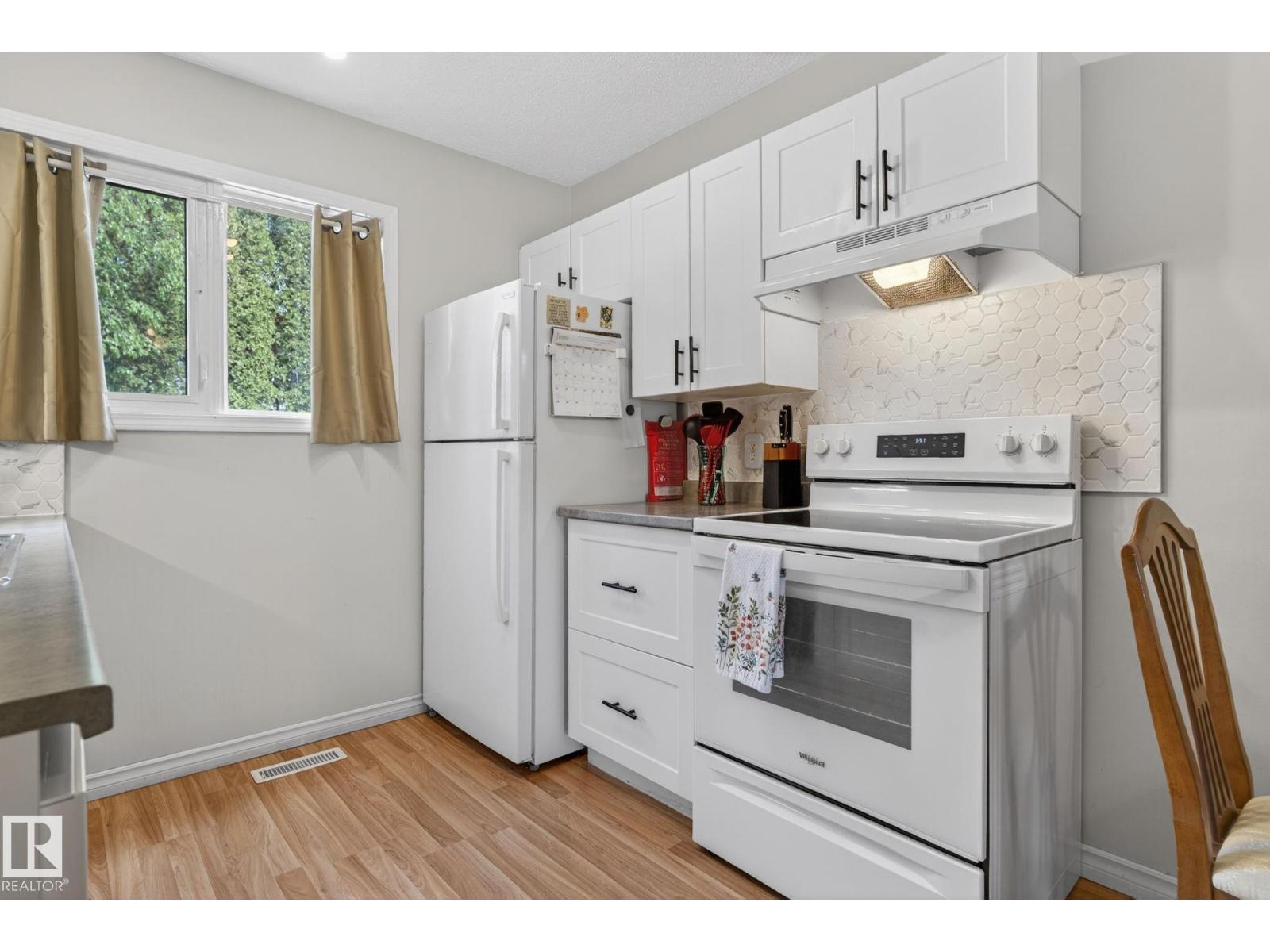 11339 22 AV NW — photo 12