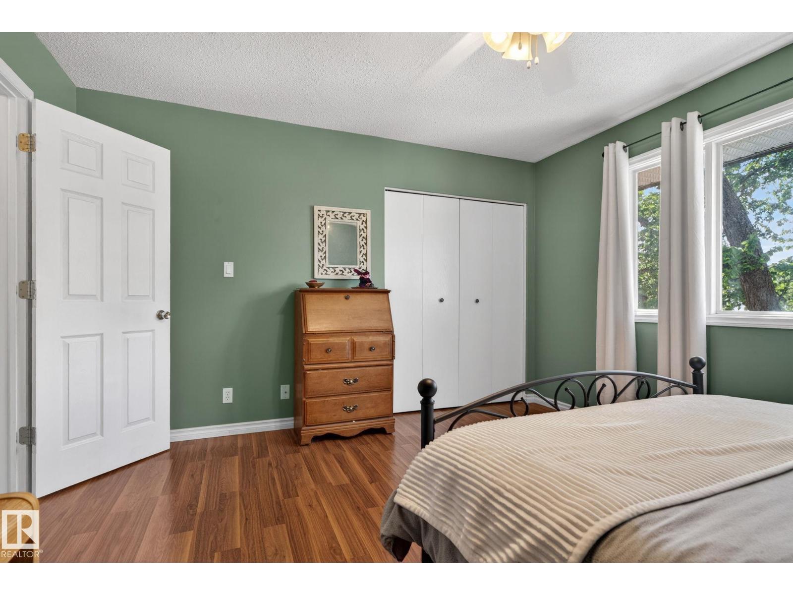 11339 22 AV NW — photo 23
