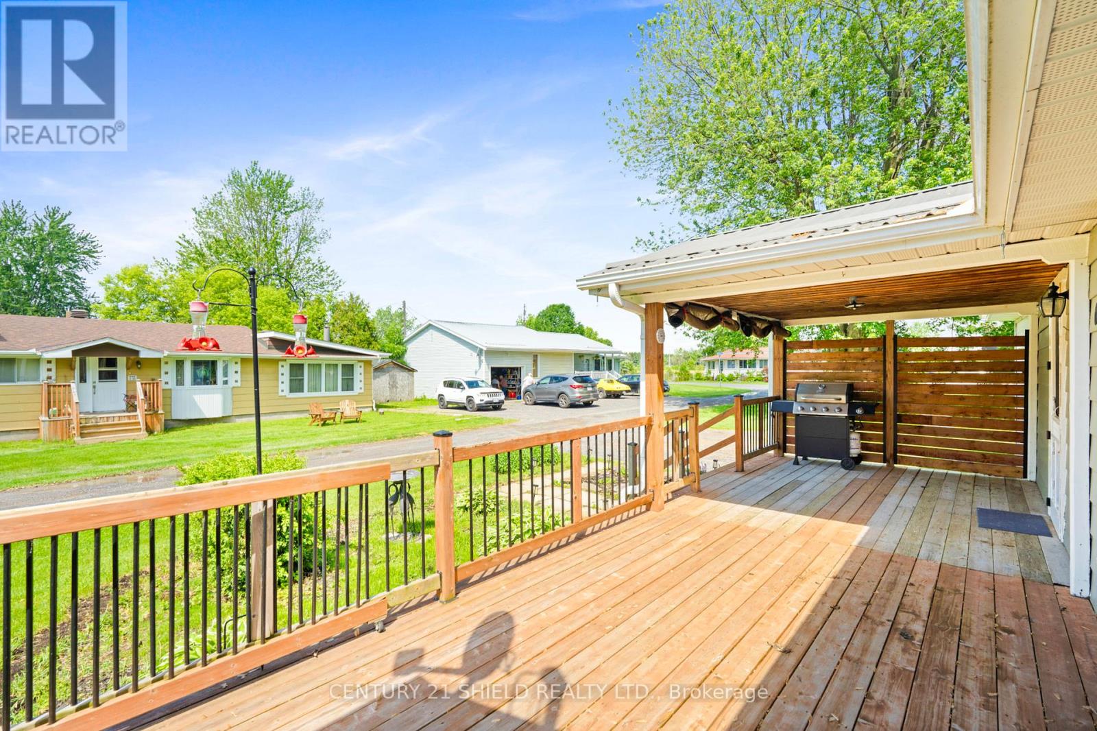 6235 MAPLE AVENUE - 6