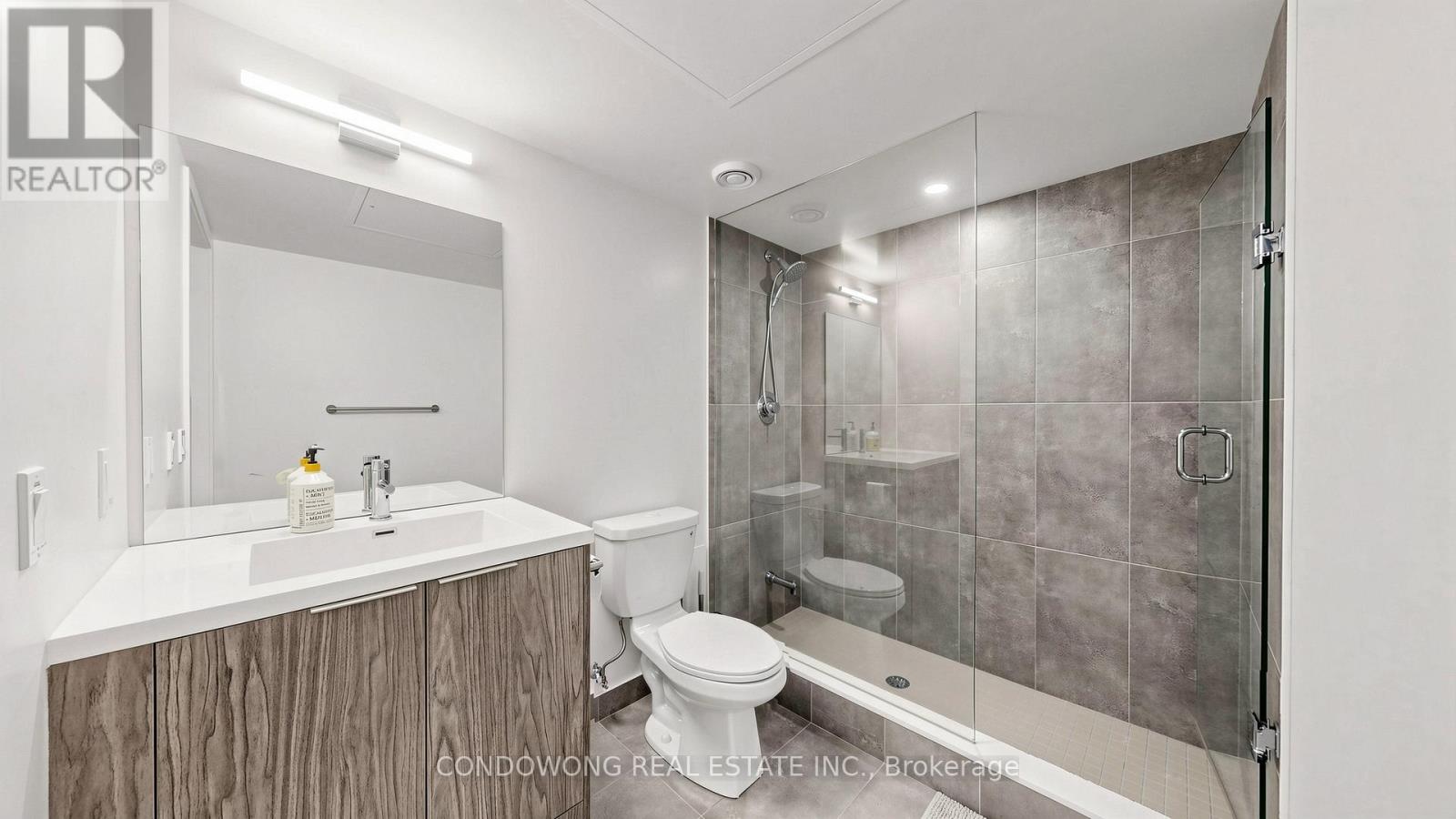 #616 60 SHUTER STREET - 11