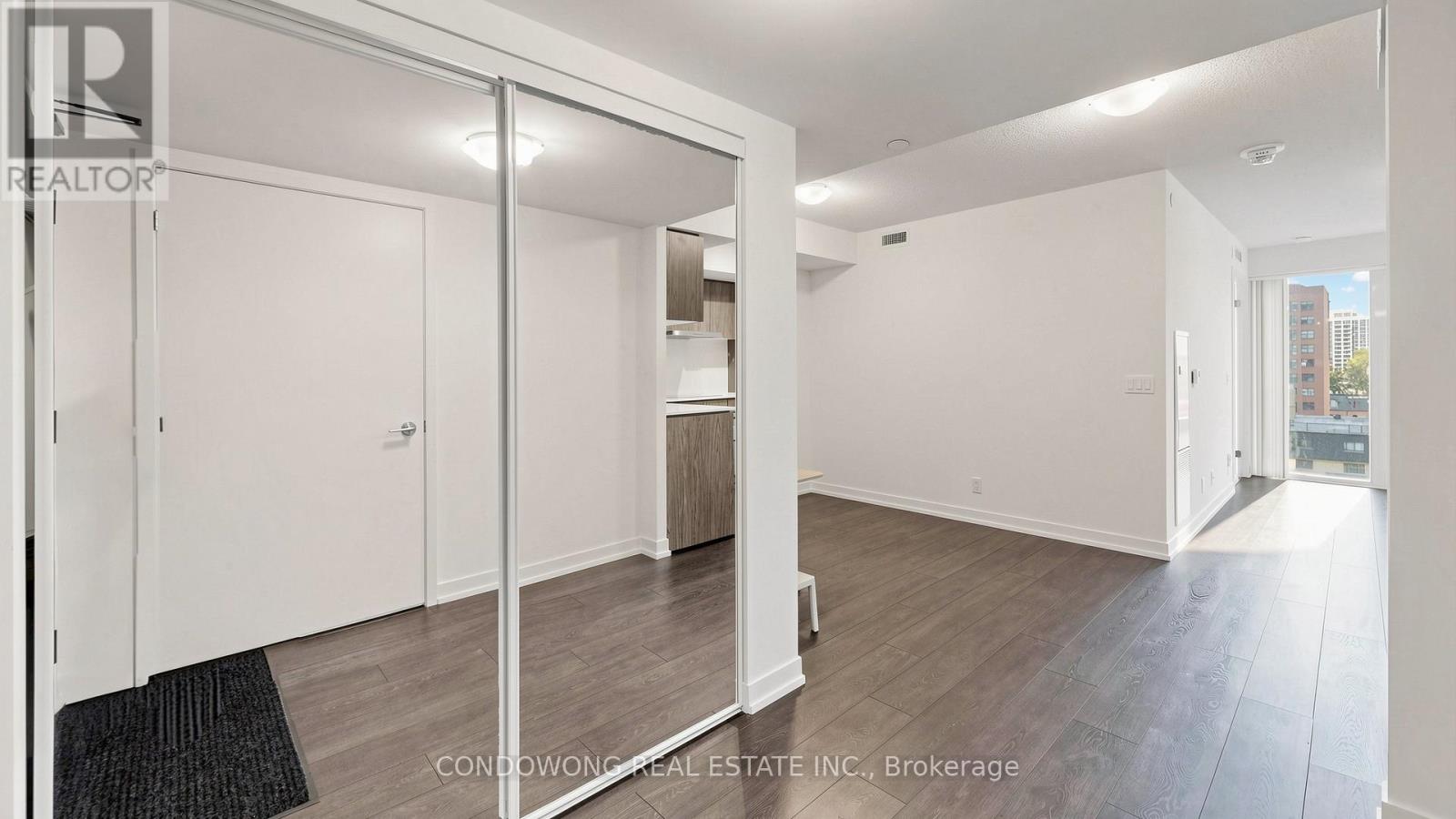 #616 60 SHUTER STREET - 12