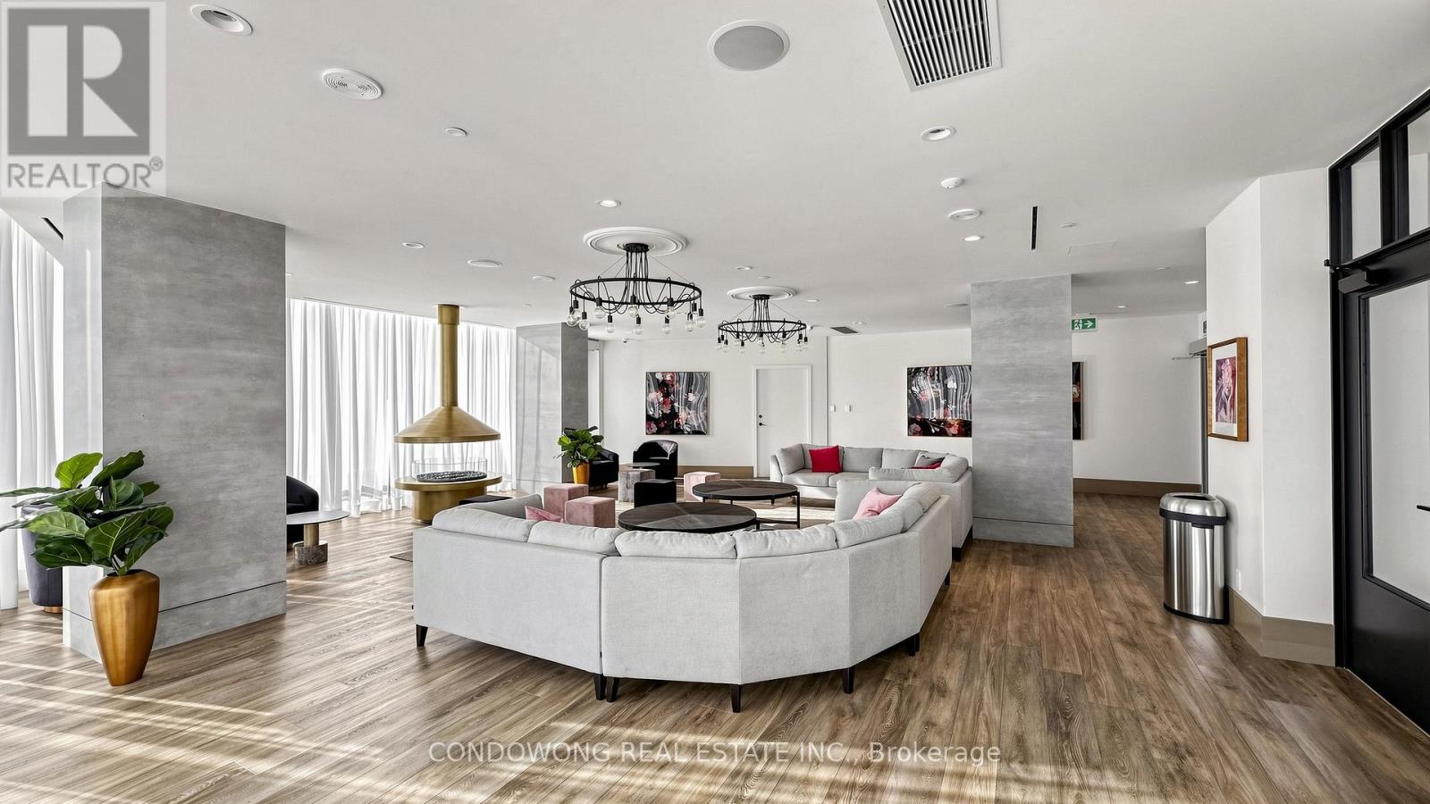 #616 60 SHUTER STREET - 24