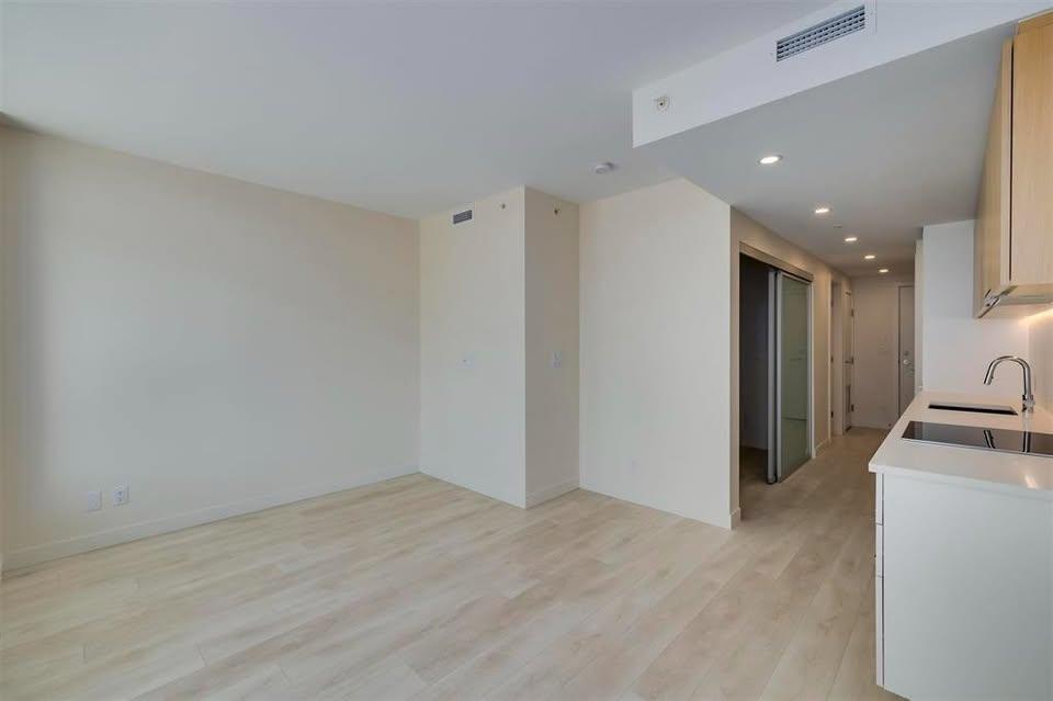 2506 13318 104 AVENUE, Surrey — photo 2