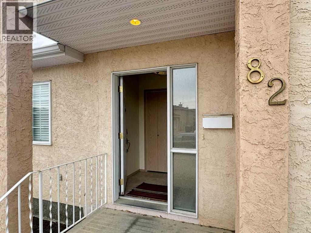 82 Harvard Crescent W - 2