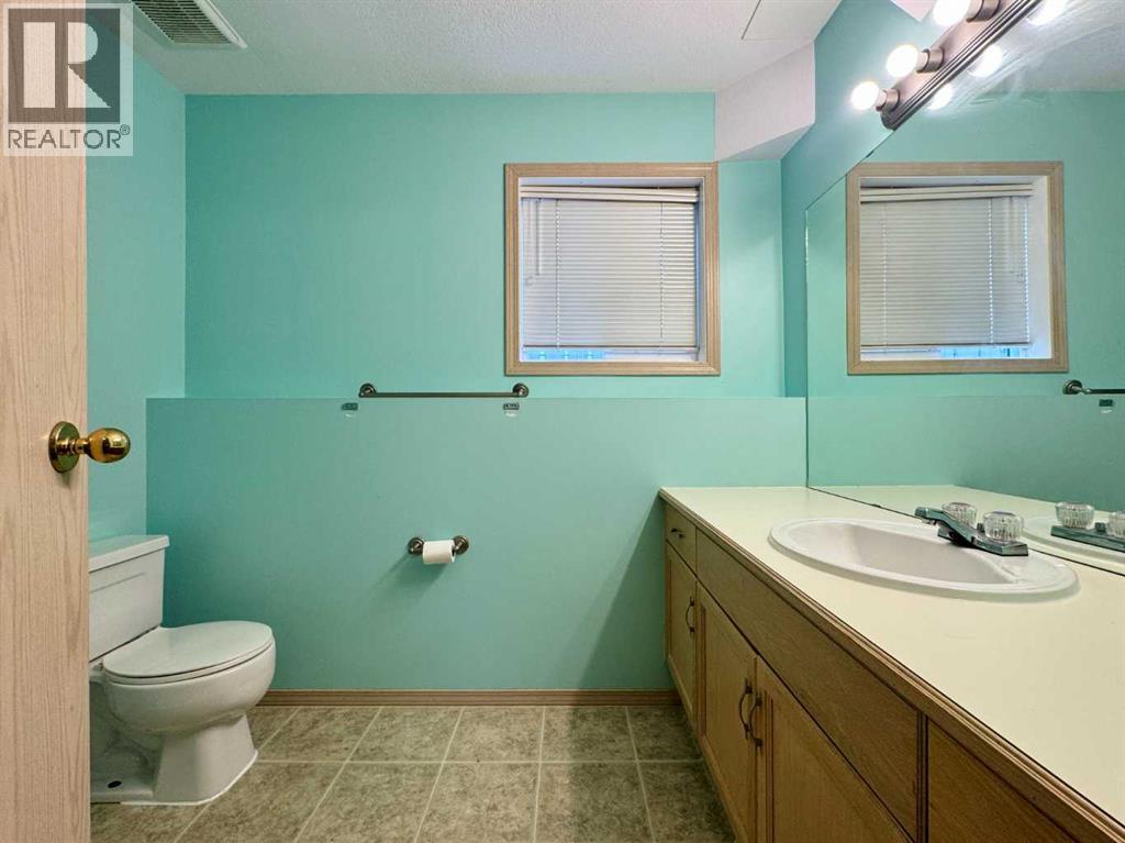 82 Harvard Crescent W - 25