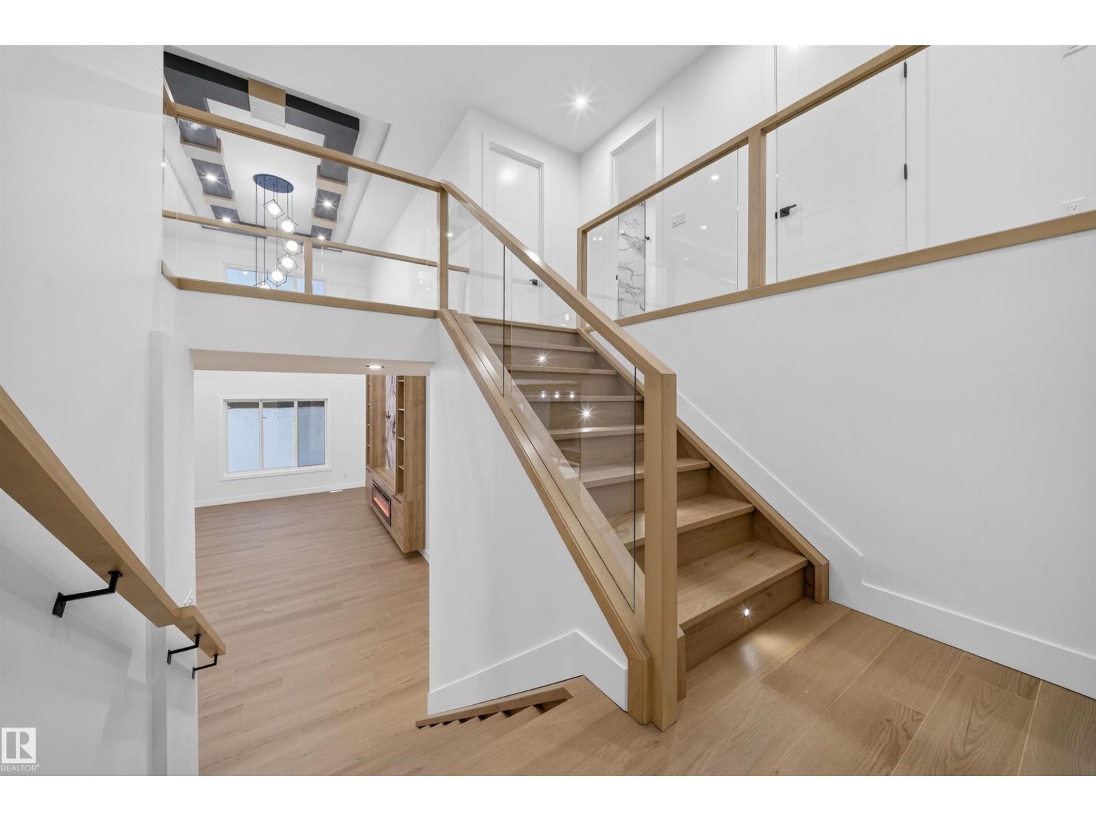 6390 17 ST NE - 19