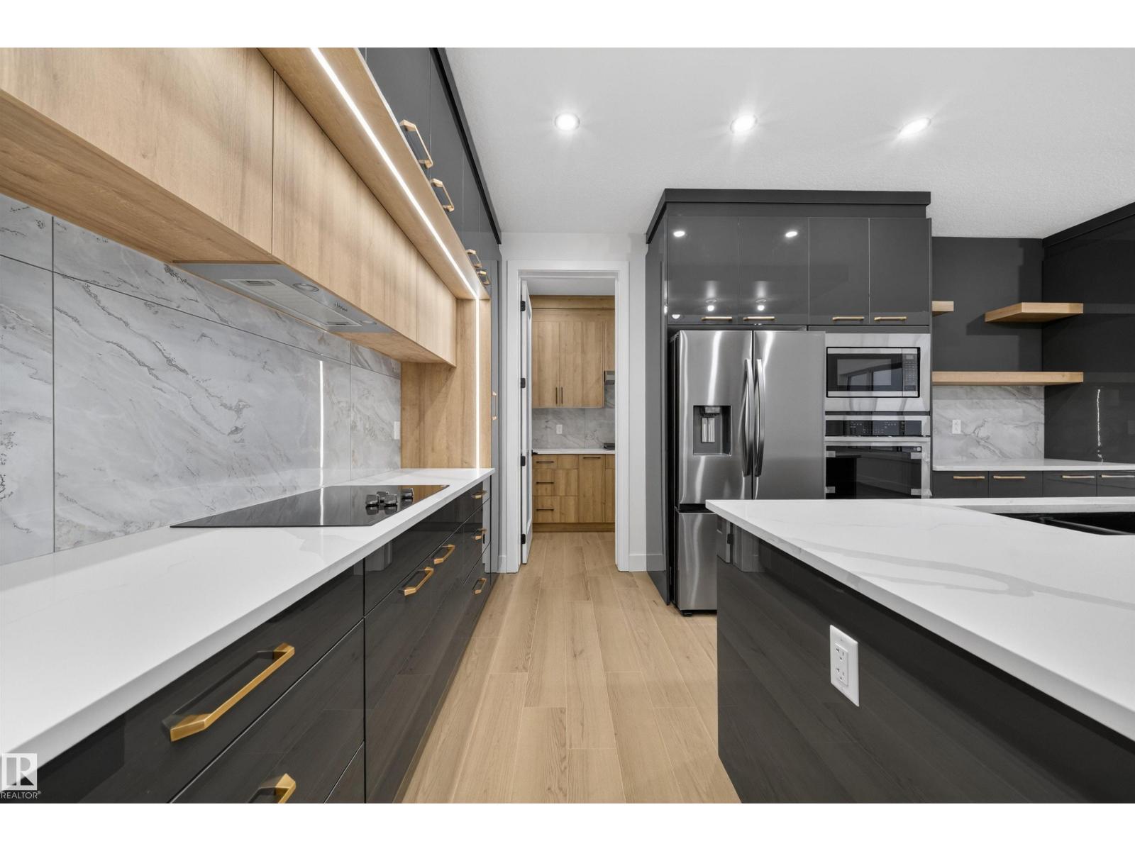 6390 17 ST NE - 7