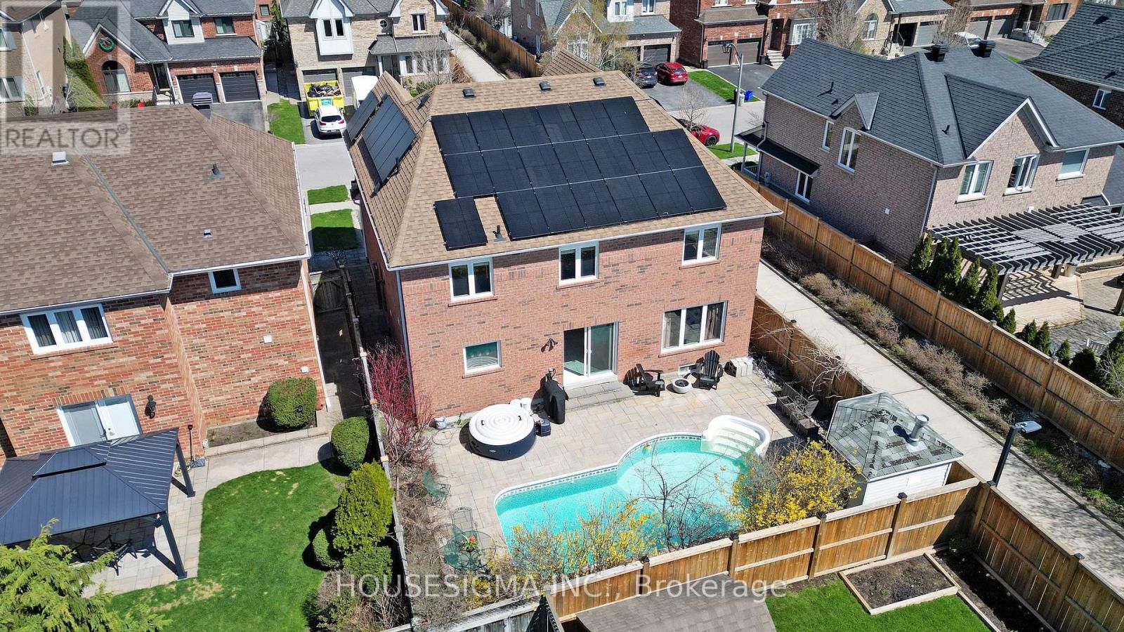 32 WILLOUGHBY WAY - 35