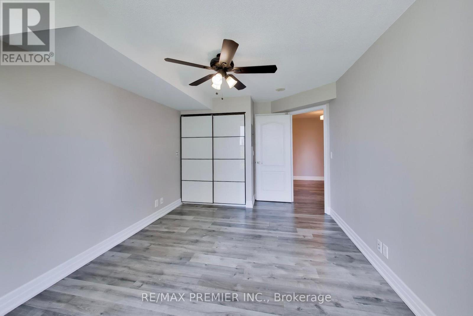 #612 33 ELM DRIVE W - 23