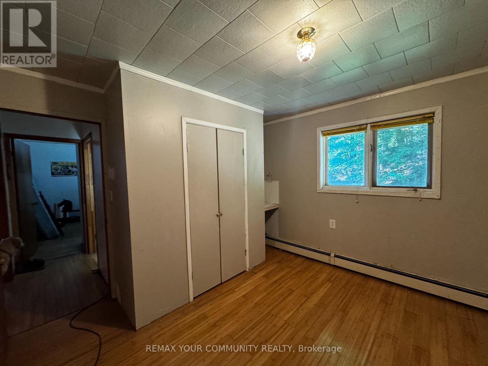1025 MEADOWVIEW ROAD - 12
