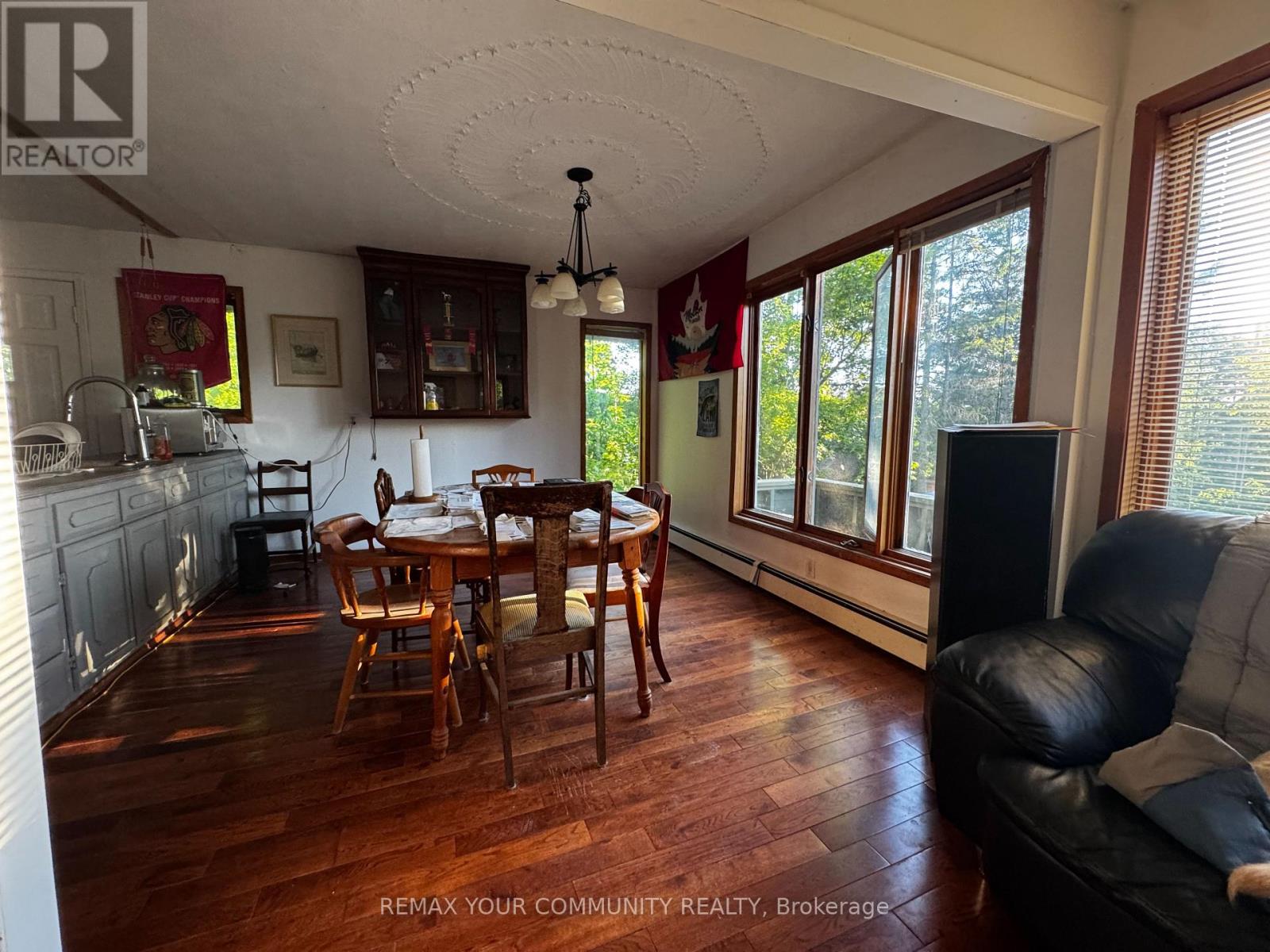 1025 MEADOWVIEW ROAD - 14
