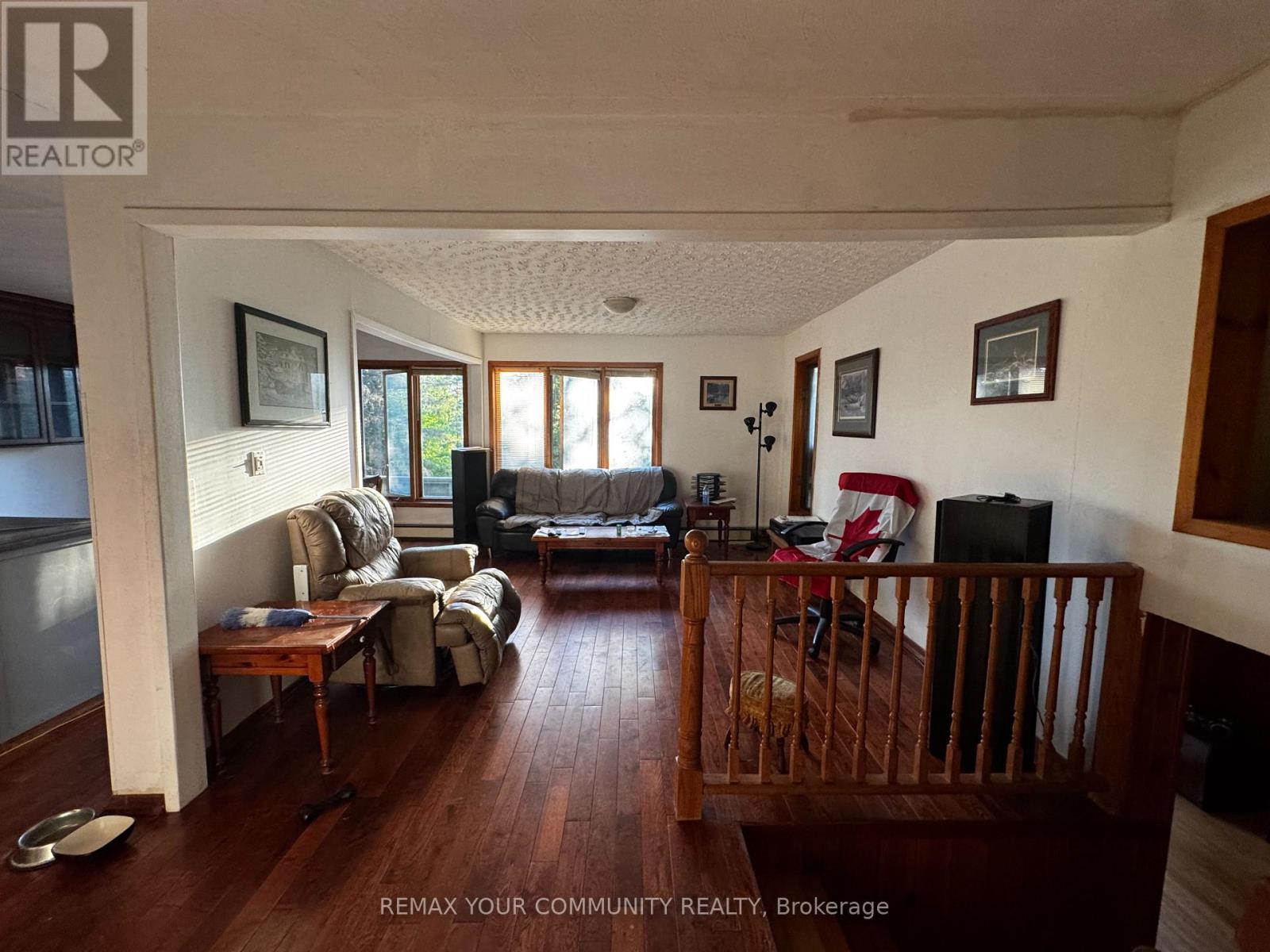 1025 MEADOWVIEW ROAD - 16