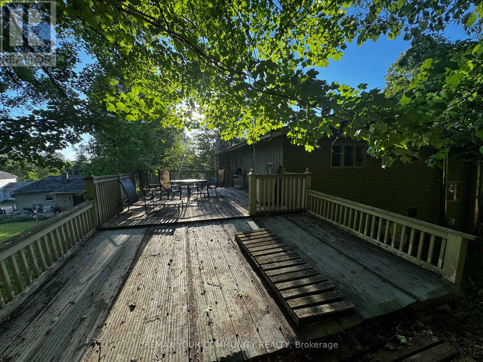 1025 MEADOWVIEW ROAD - 6