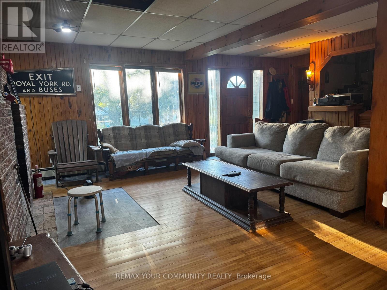 1025 MEADOWVIEW ROAD - 8