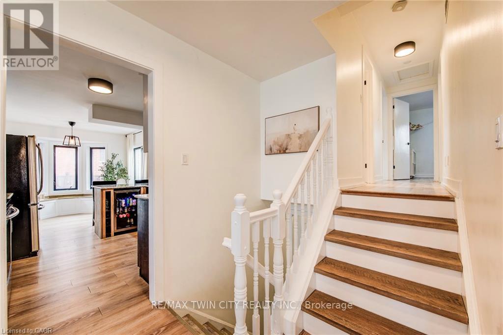 43 SOUTHVIEW CRESCENT - 13