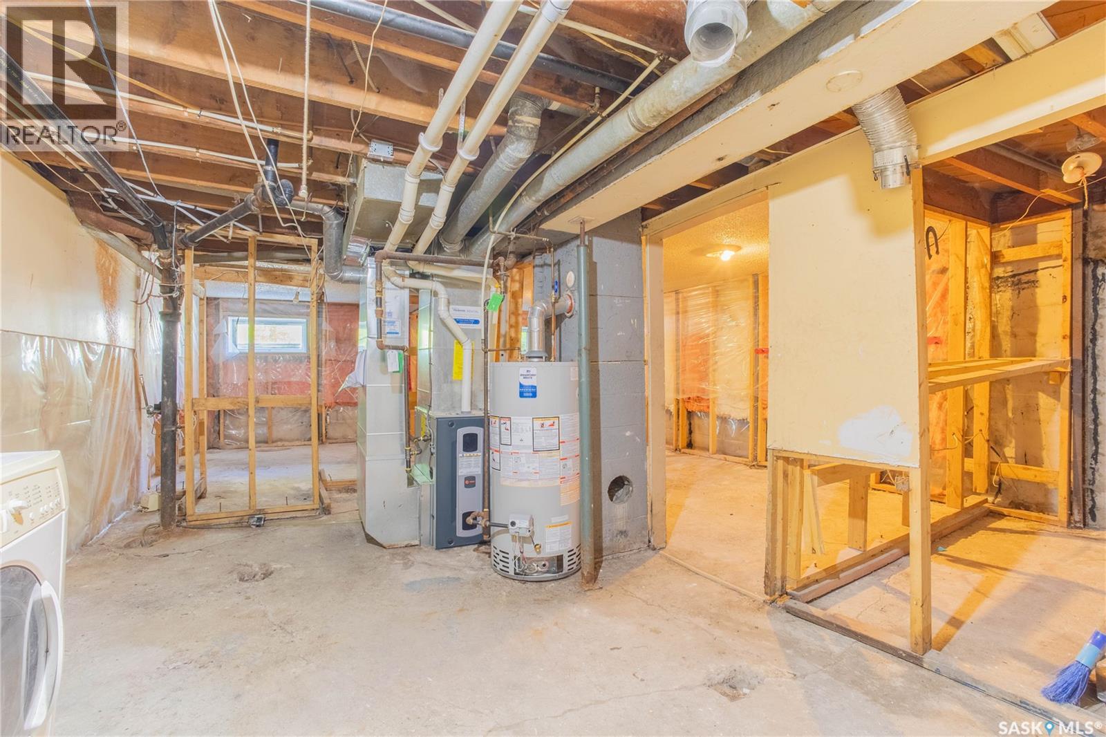 1175 Queen STREET - 11
