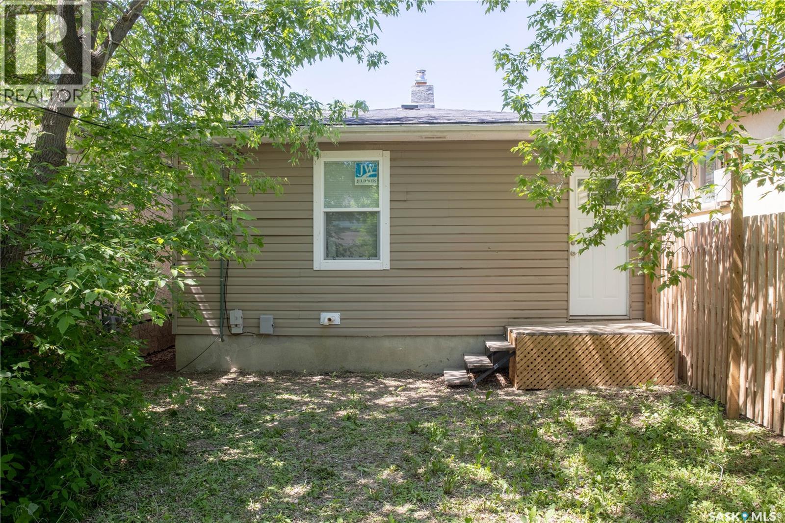 1175 Queen STREET - 13