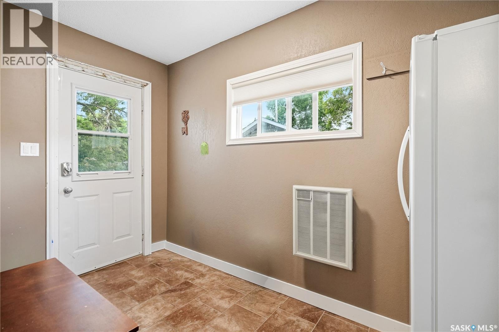 1054 Clifton AVENUE — photo 19