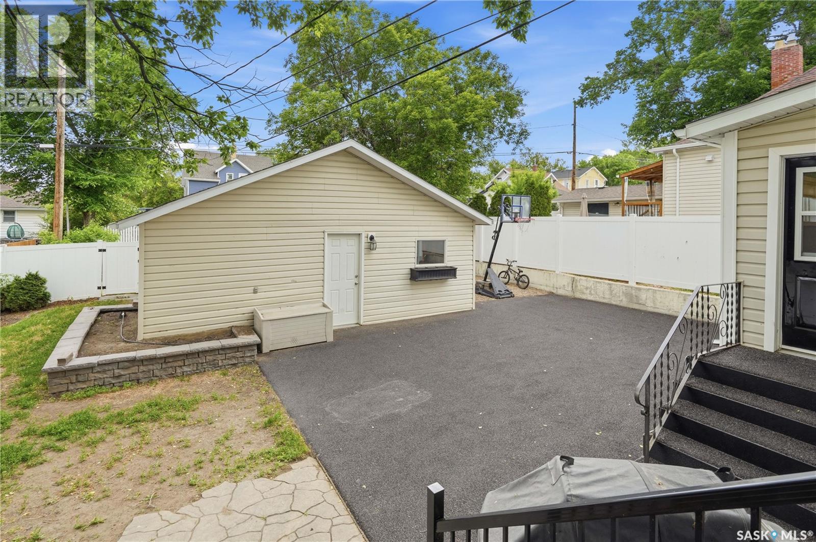 1054 Clifton AVENUE — photo 45