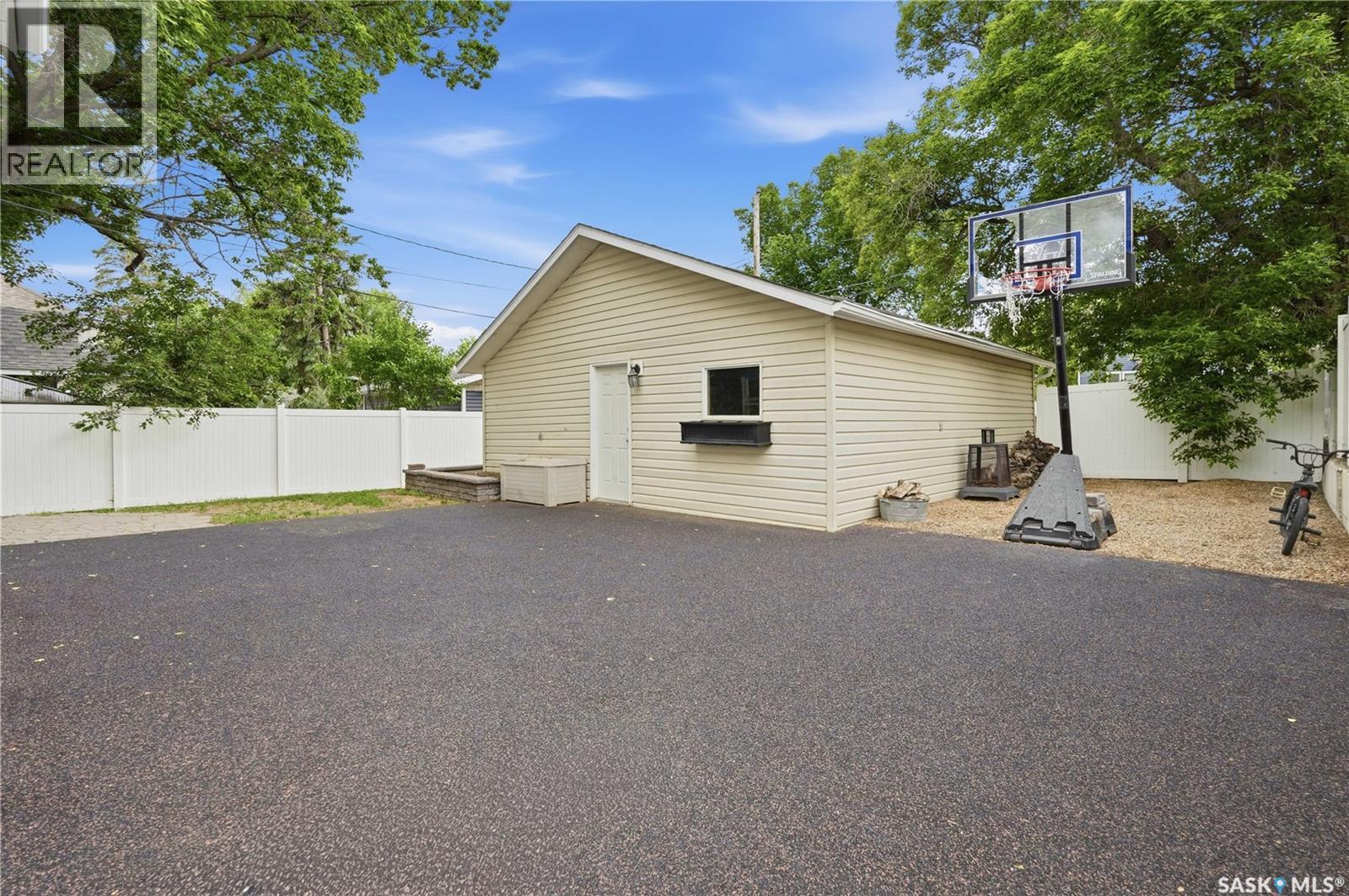 1054 Clifton AVENUE — photo 48