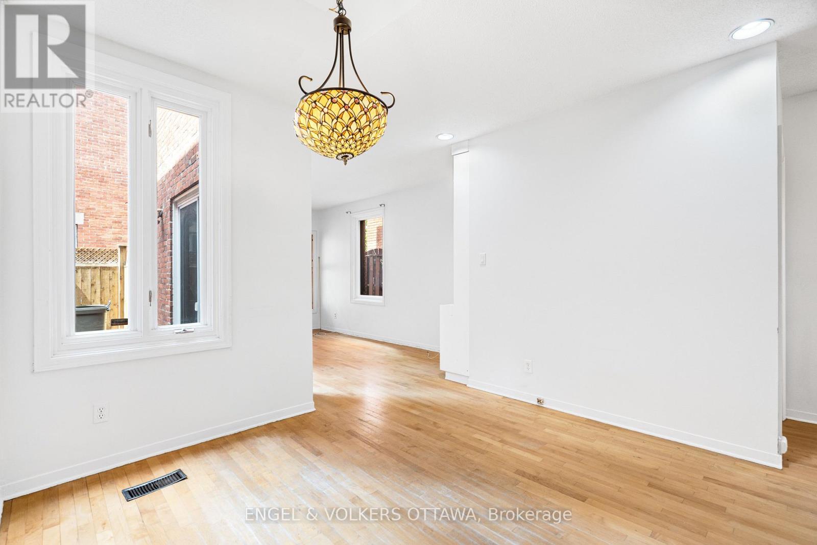 3 Bed, 2 Bath House for Sale in Ottawa – 293 SOMERSET STREET E, Ottawa – MLS# X13453542 - Image 17