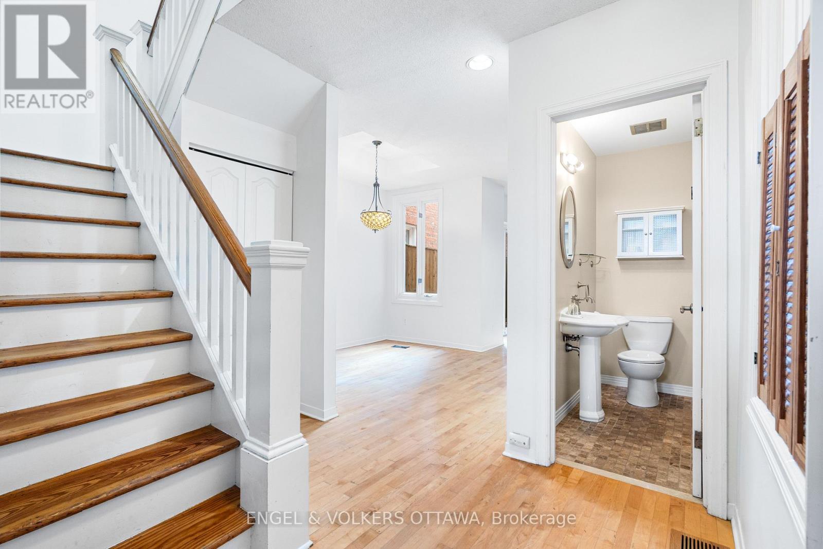 3 Bed, 2 Bath House for Sale in Ottawa – 293 SOMERSET STREET E, Ottawa – MLS# X13453542 - Image 24