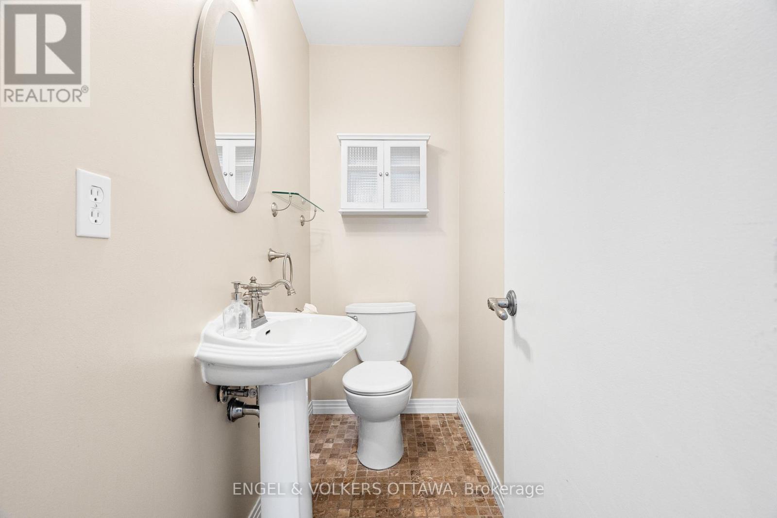 3 Bed, 2 Bath House for Sale in Ottawa – 293 SOMERSET STREET E, Ottawa – MLS# X13453542 - Image 25
