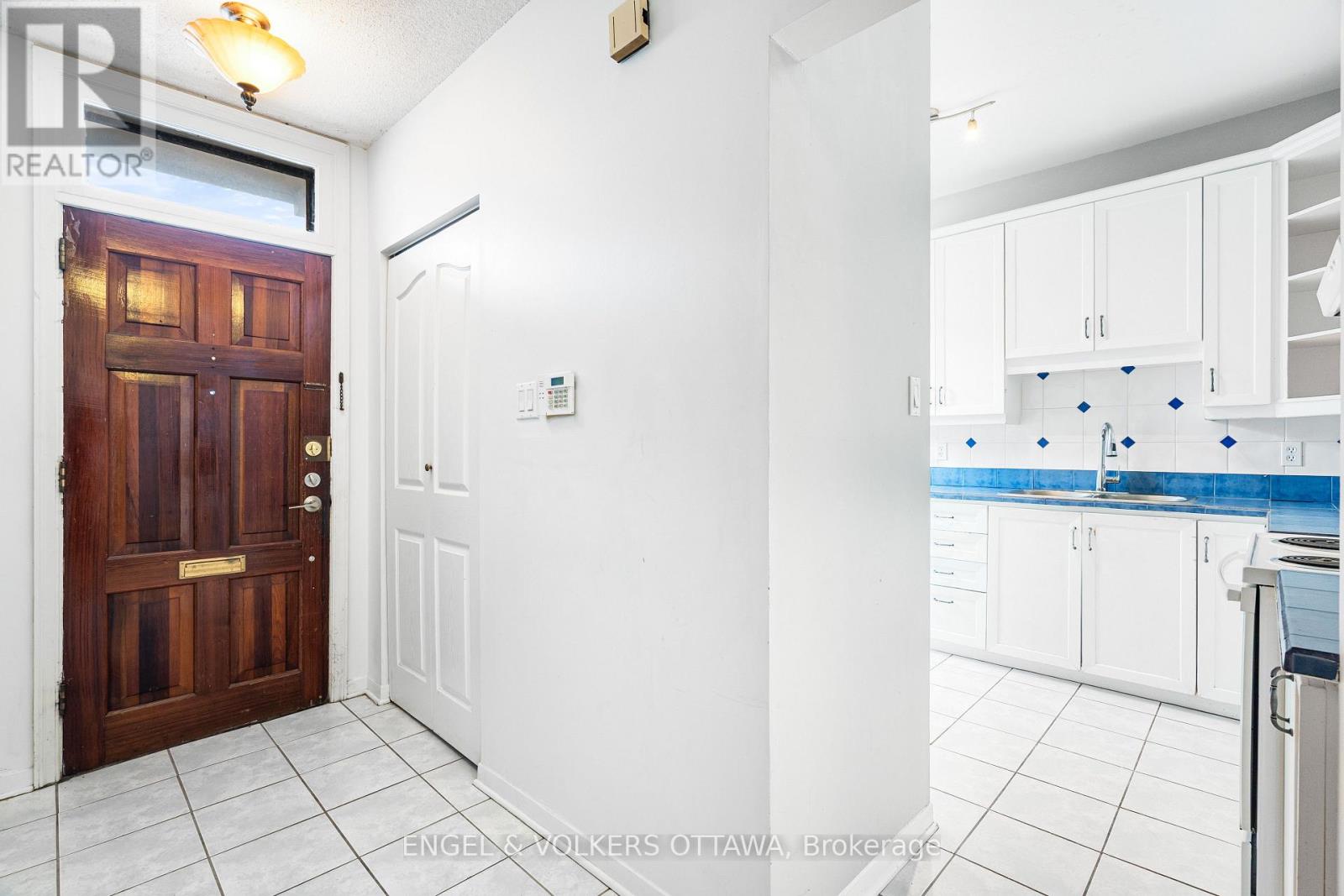 3 Bed, 2 Bath House for Sale in Ottawa – 293 SOMERSET STREET E, Ottawa – MLS# X13453542 - Image 6