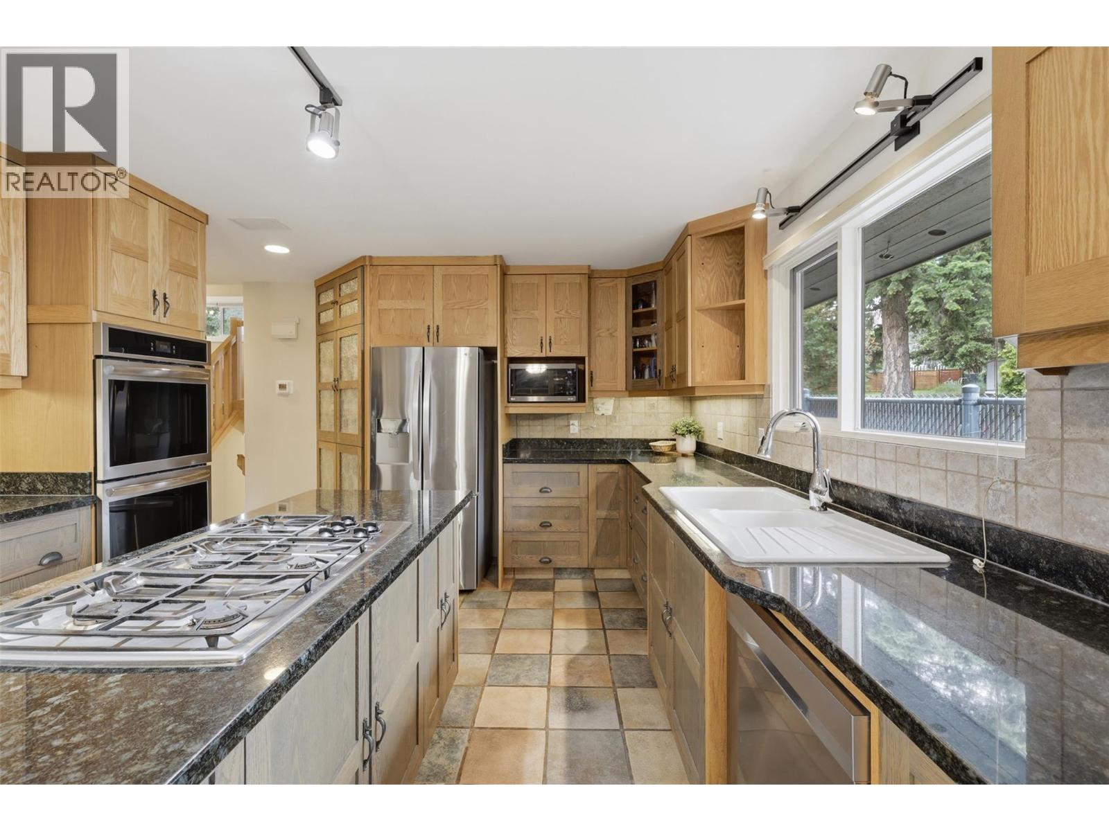 2245 CRESCENT Drive - 10