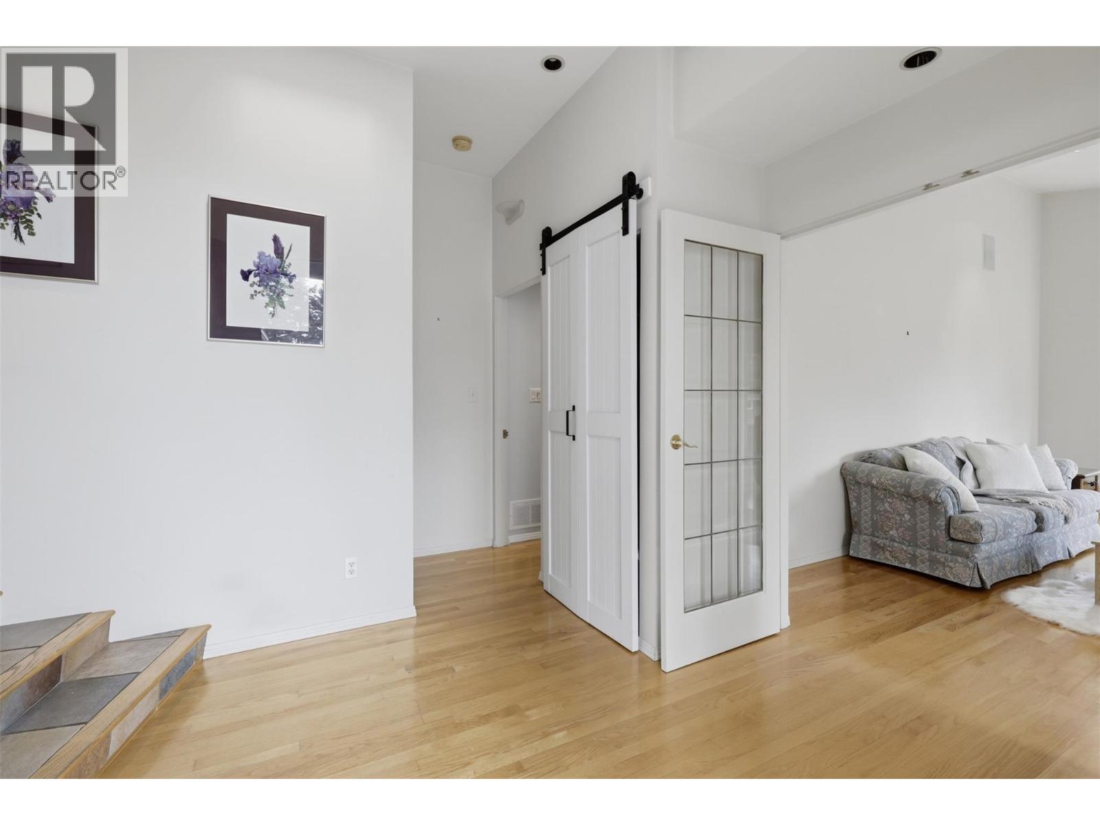 2245 CRESCENT Drive - Image 15
