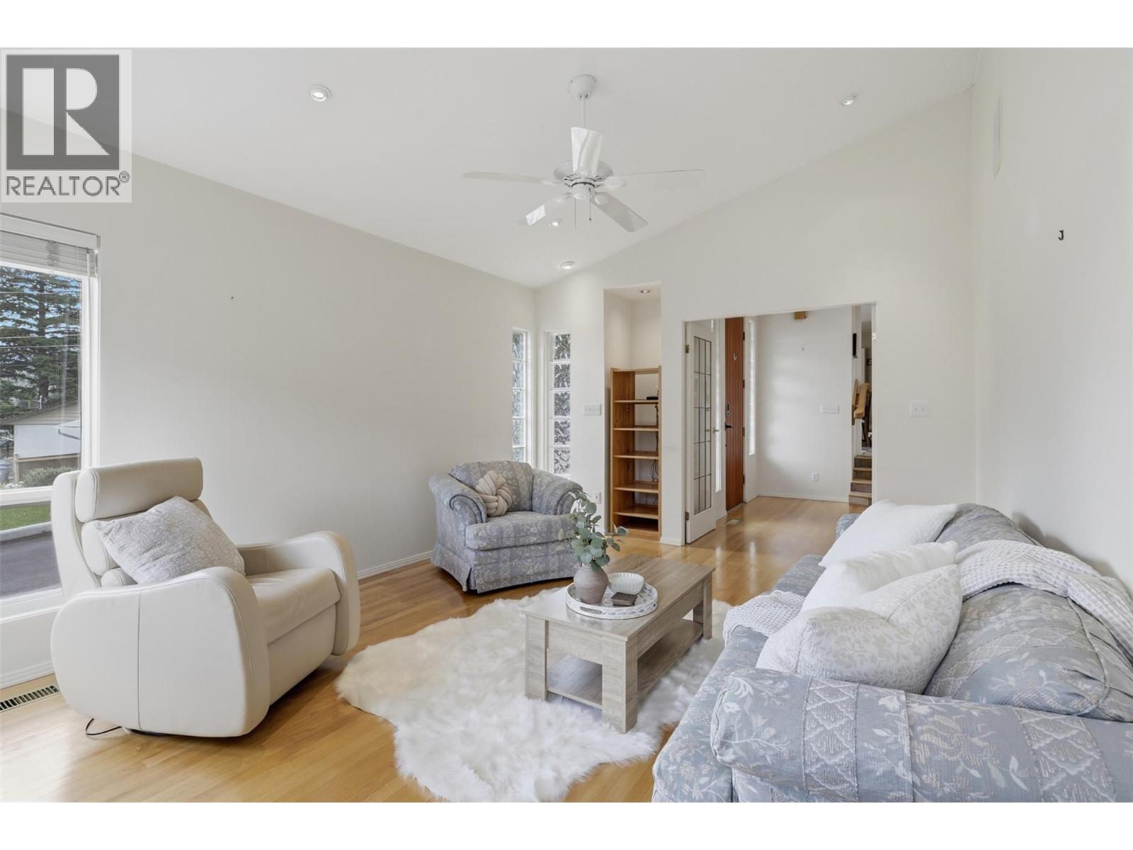 2245 CRESCENT Drive - 18